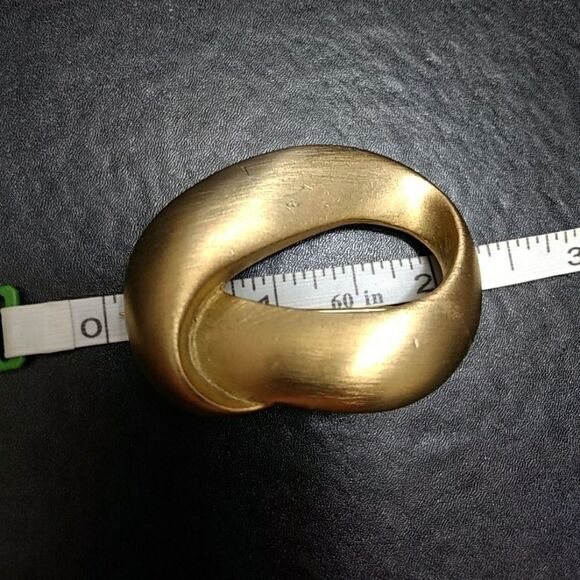 **Final Sale** Vintage gold tone oval swirl brooch - Picture 7 of 7